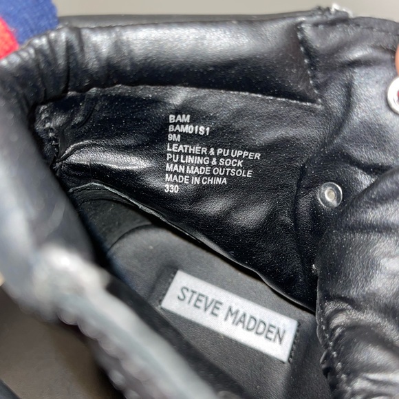 Steve Madden black size 9 women boots. Worn a few times w/ few scratches on them - Picture 2 of 4